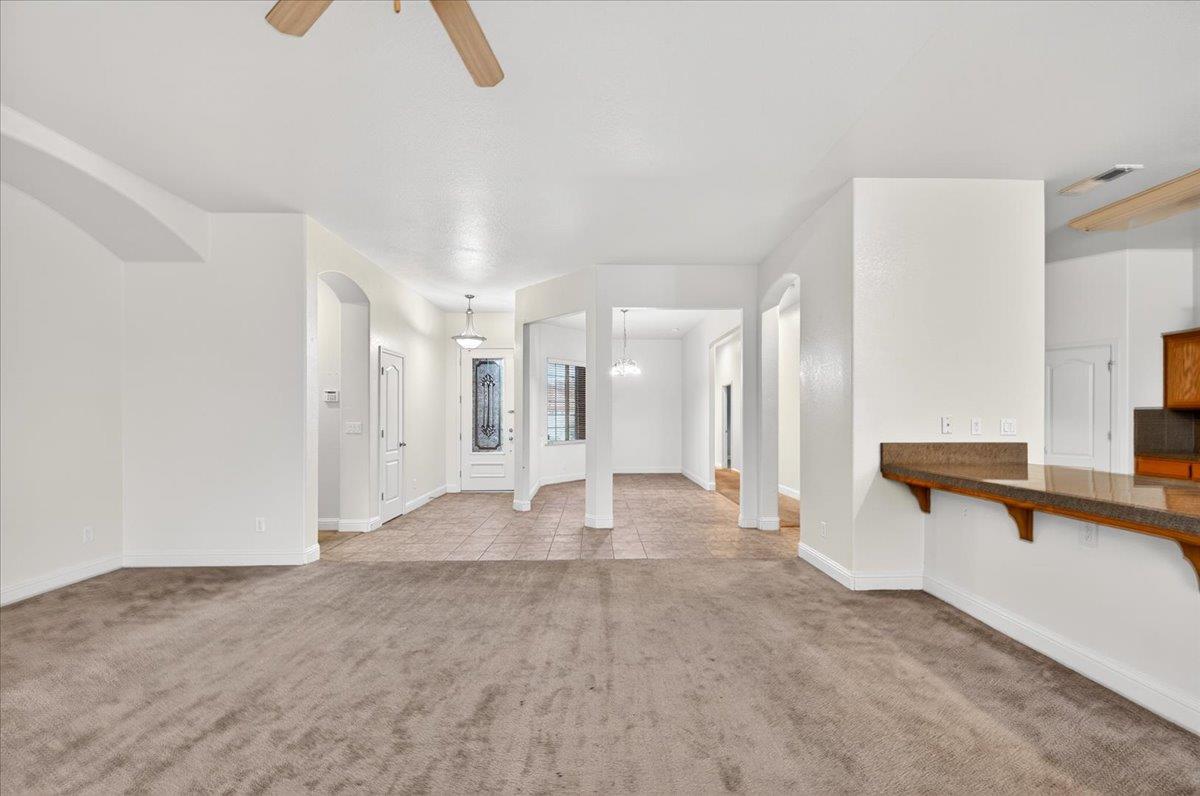 6518 W Dovewood Ln, Fresno, CA 93723