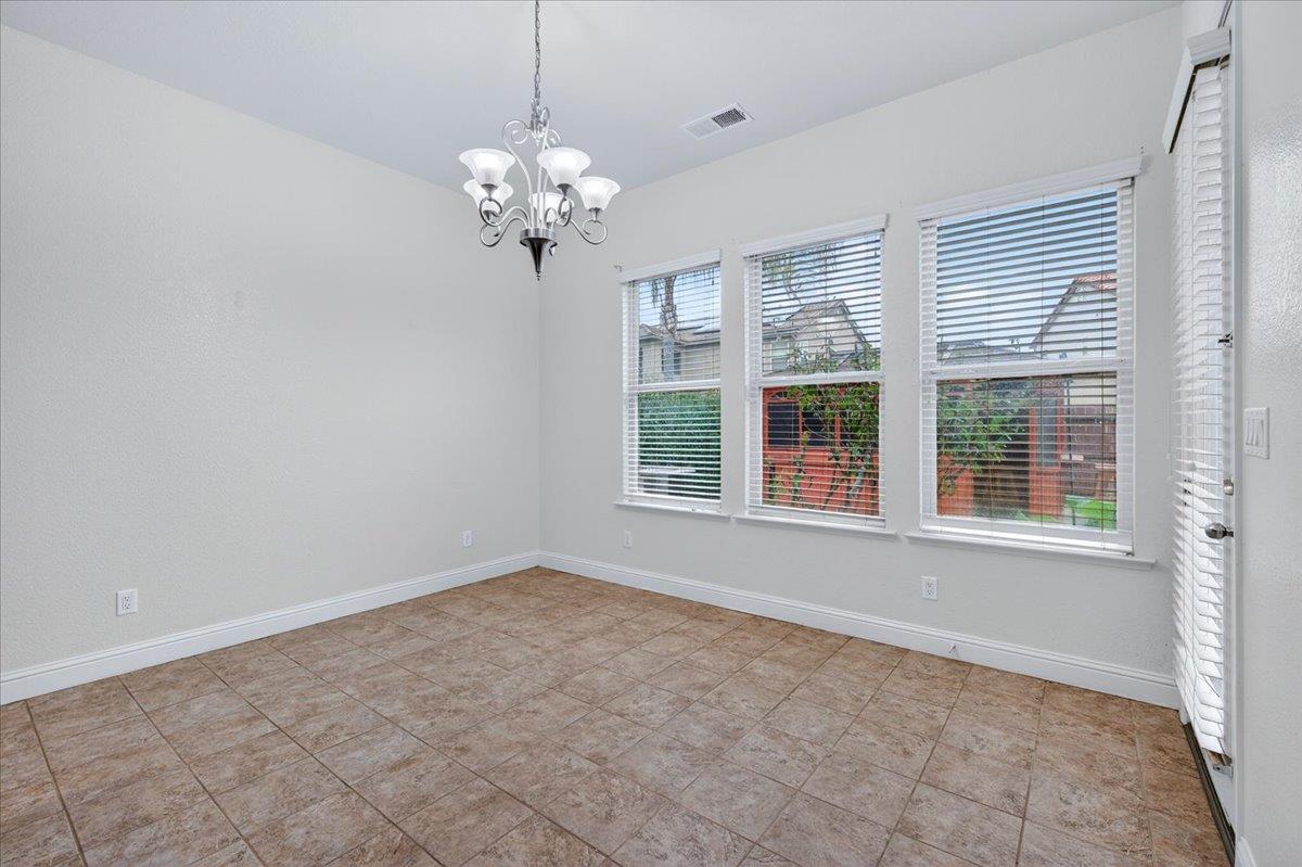 6518 W Dovewood Ln, Fresno, CA 93723