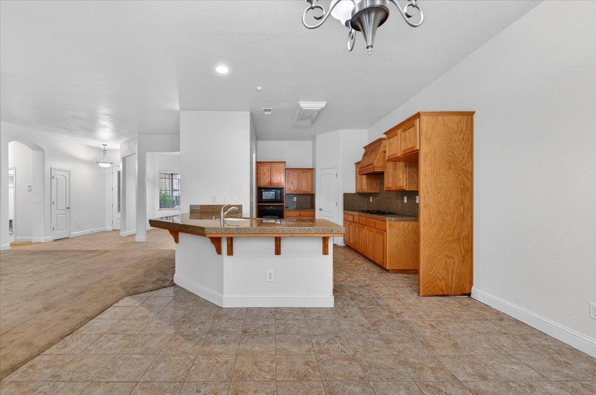 6518 W Dovewood Ln, Fresno, CA 93723