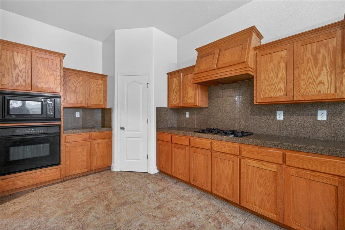 6518 W Dovewood Ln, Fresno, CA 93723