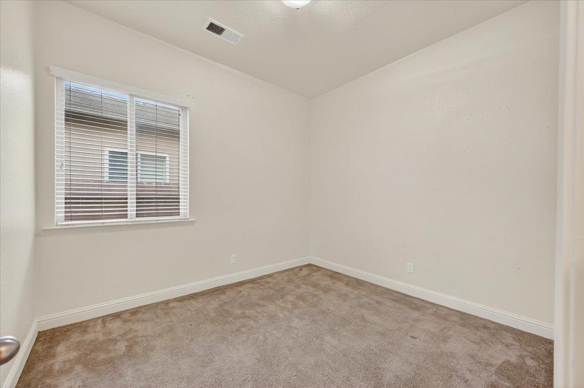 6518 W Dovewood Ln, Fresno, CA 93723