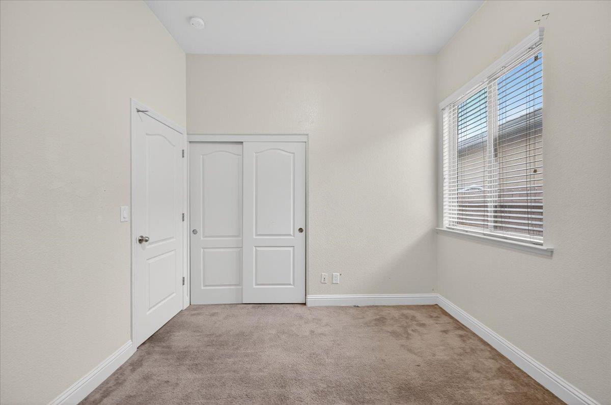 6518 W Dovewood Ln, Fresno, CA 93723