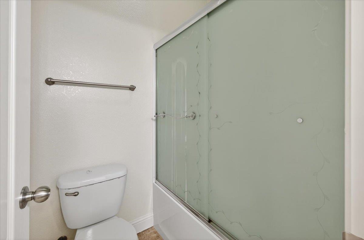 6518 W Dovewood Ln, Fresno, CA 93723