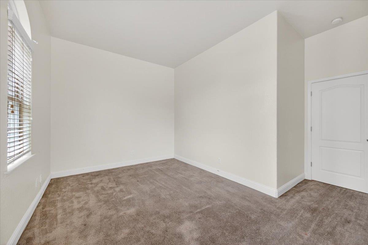 6518 W Dovewood Ln, Fresno, CA 93723