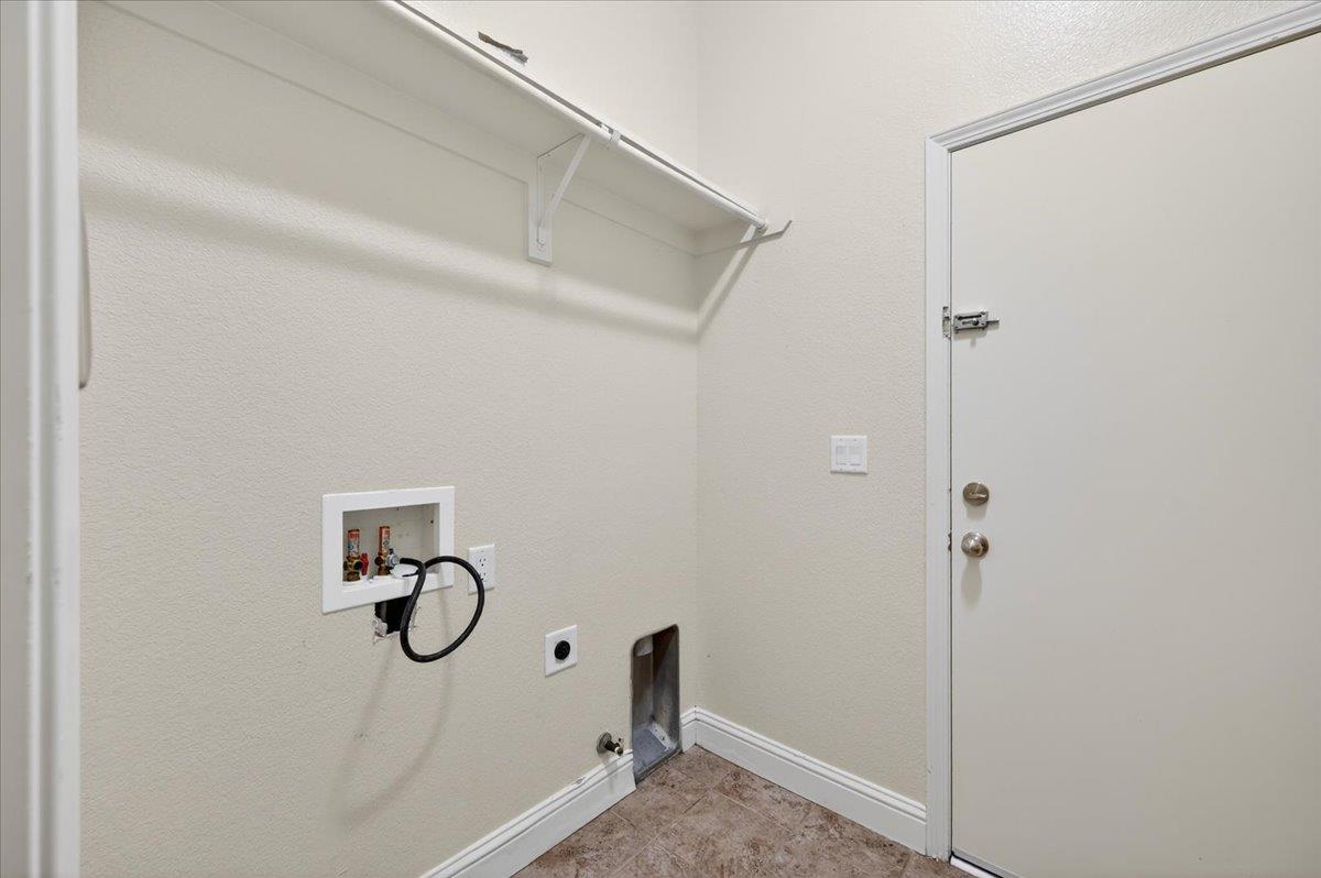 6518 W Dovewood Ln, Fresno, CA 93723