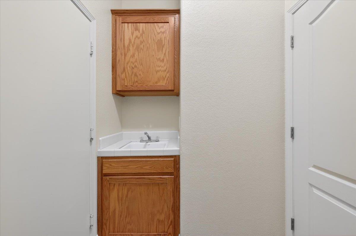 6518 W Dovewood Ln, Fresno, CA 93723