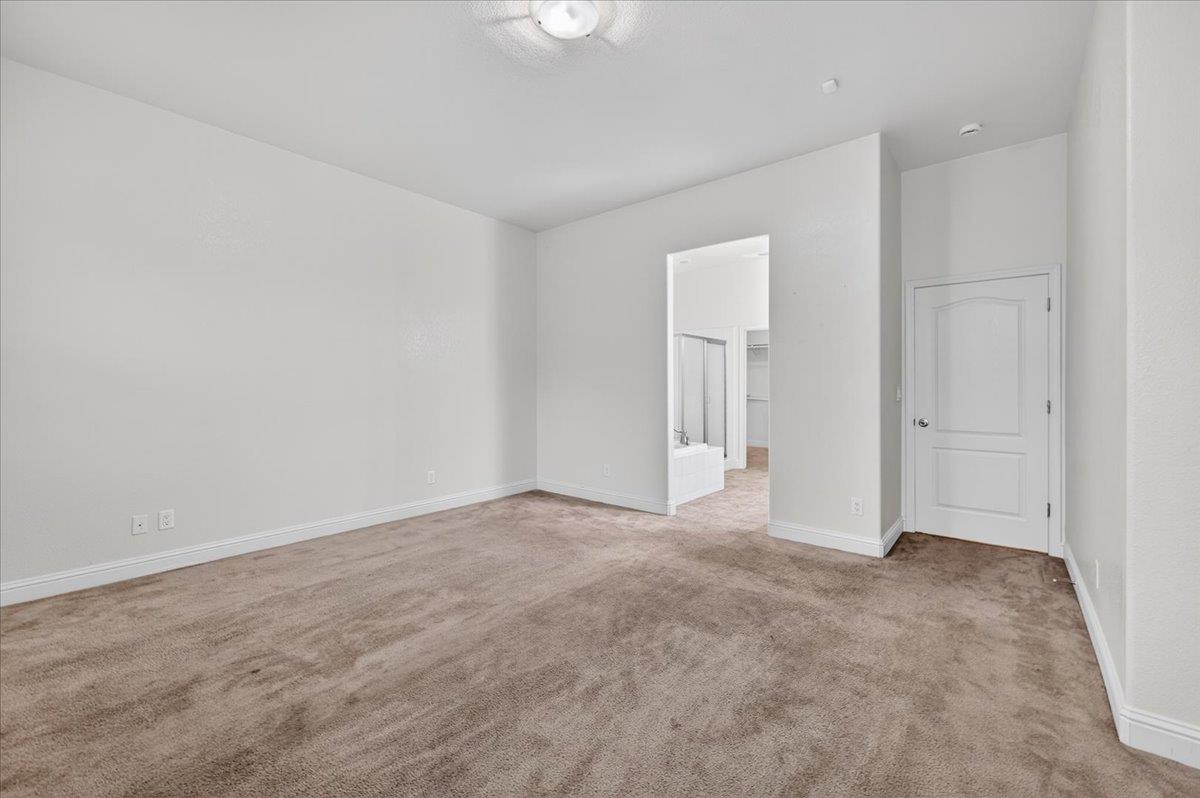 6518 W Dovewood Ln, Fresno, CA 93723