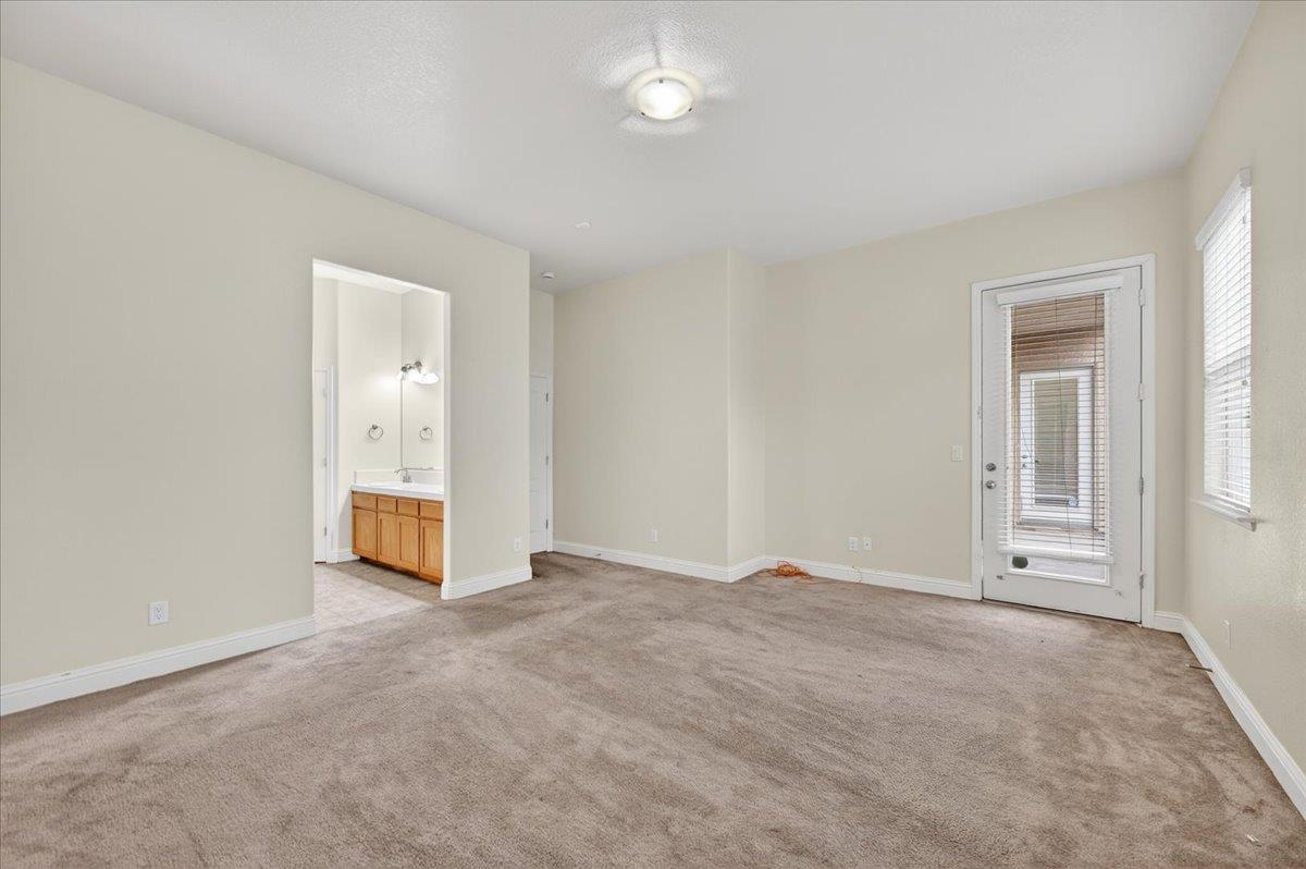 6518 W Dovewood Ln, Fresno, CA 93723