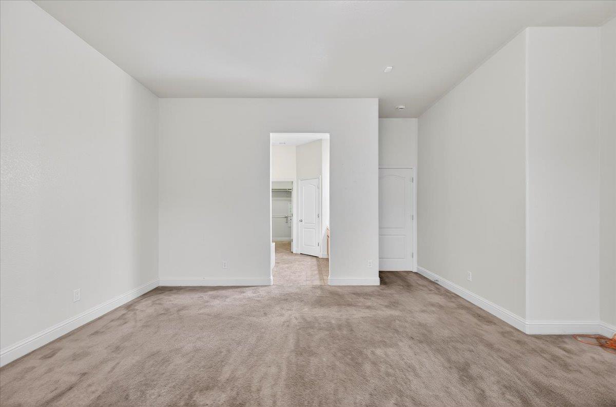 6518 W Dovewood Ln, Fresno, CA 93723