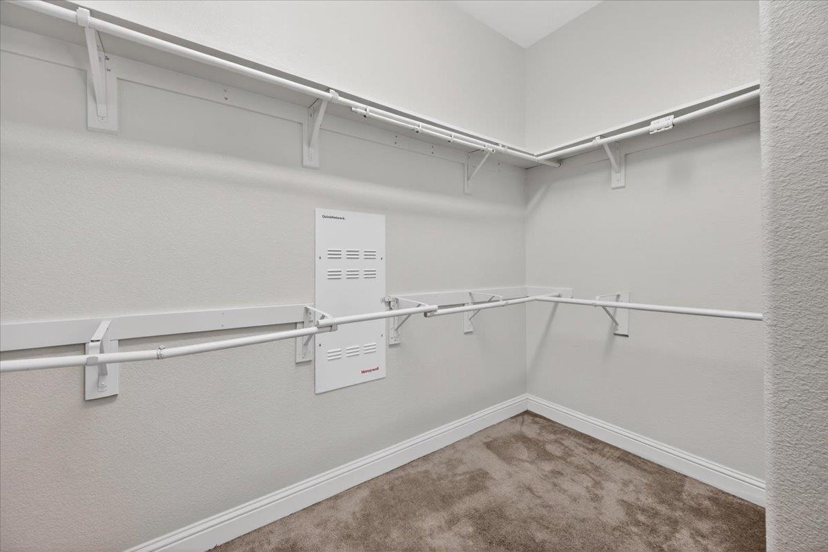 6518 W Dovewood Ln, Fresno, CA 93723