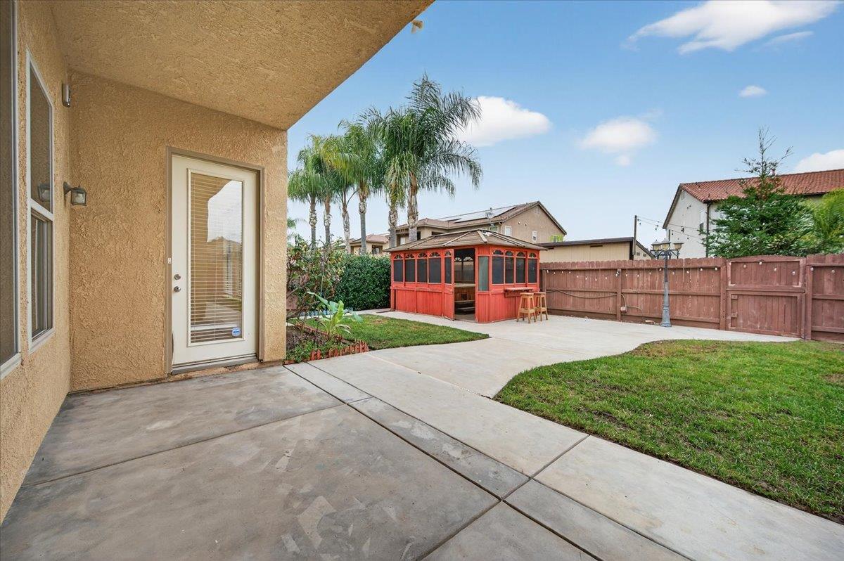 6518 W Dovewood Ln, Fresno, CA 93723