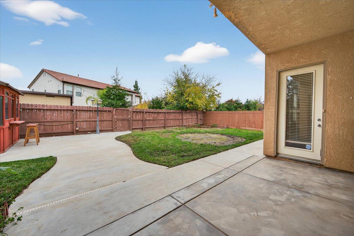 6518 W Dovewood Ln, Fresno, CA 93723