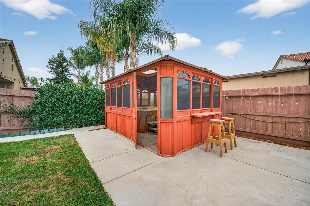 6518 W Dovewood Ln, Fresno, CA 93723