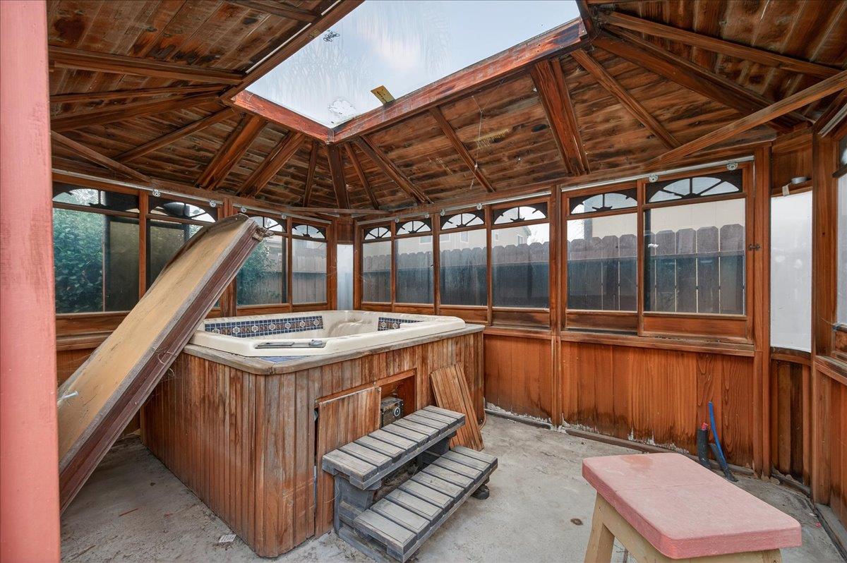 6518 W Dovewood Ln, Fresno, CA 93723