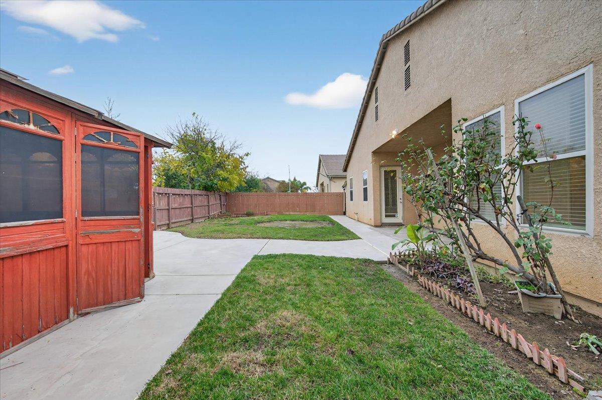 6518 W Dovewood Ln, Fresno, CA 93723