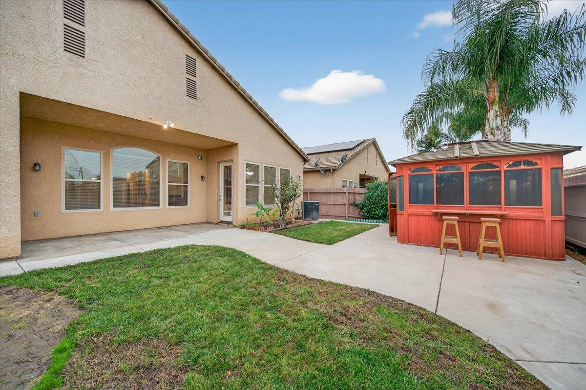 6518 W Dovewood Ln, Fresno, CA 93723