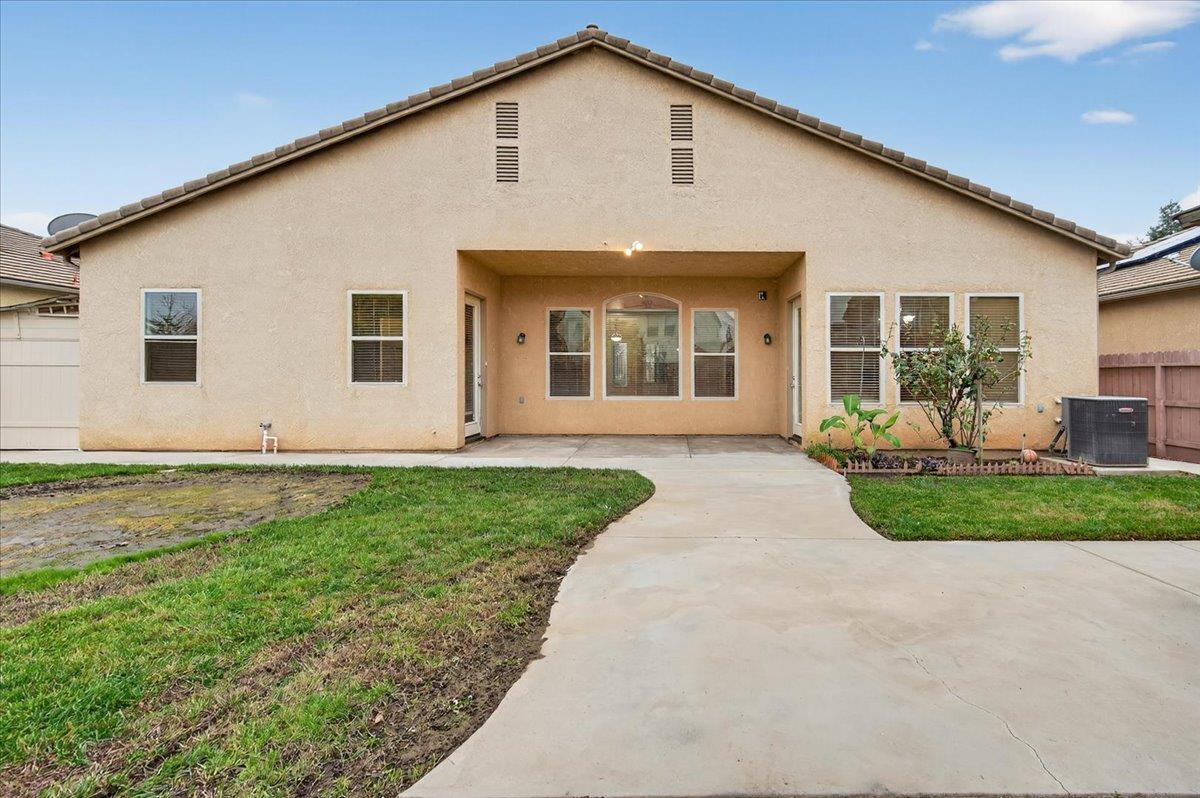 6518 W Dovewood Ln, Fresno, CA 93723