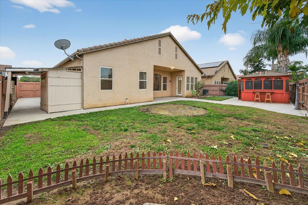 6518 W Dovewood Ln, Fresno, CA 93723