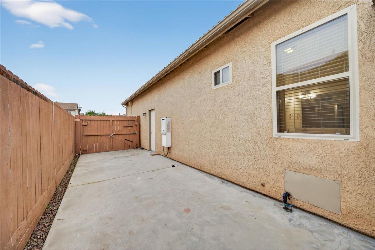 6518 W Dovewood Ln, Fresno, CA 93723