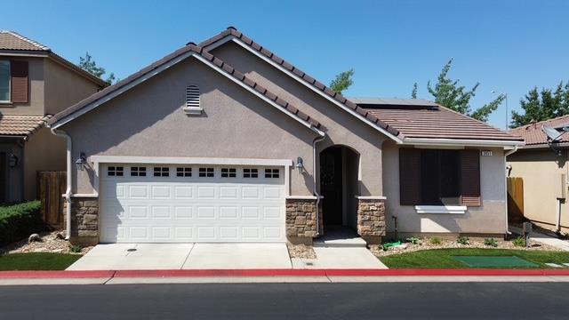3051 Glacier Ln, Clovis, CA 93619