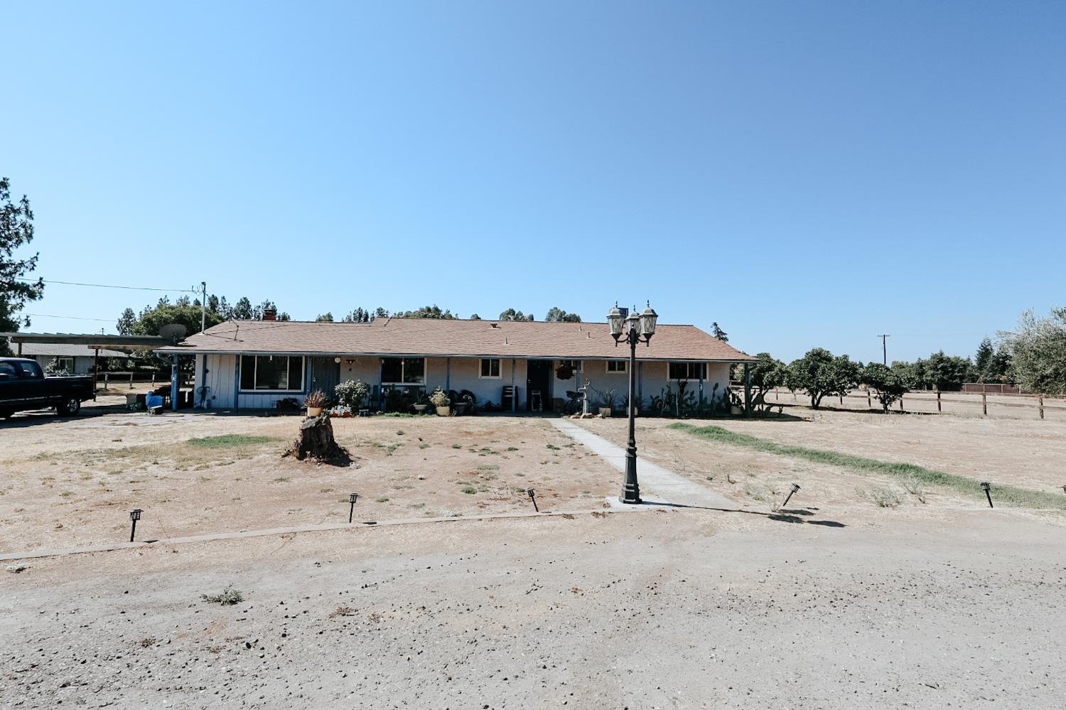 7403 E Alluvial Ave, Clovis, CA 93619