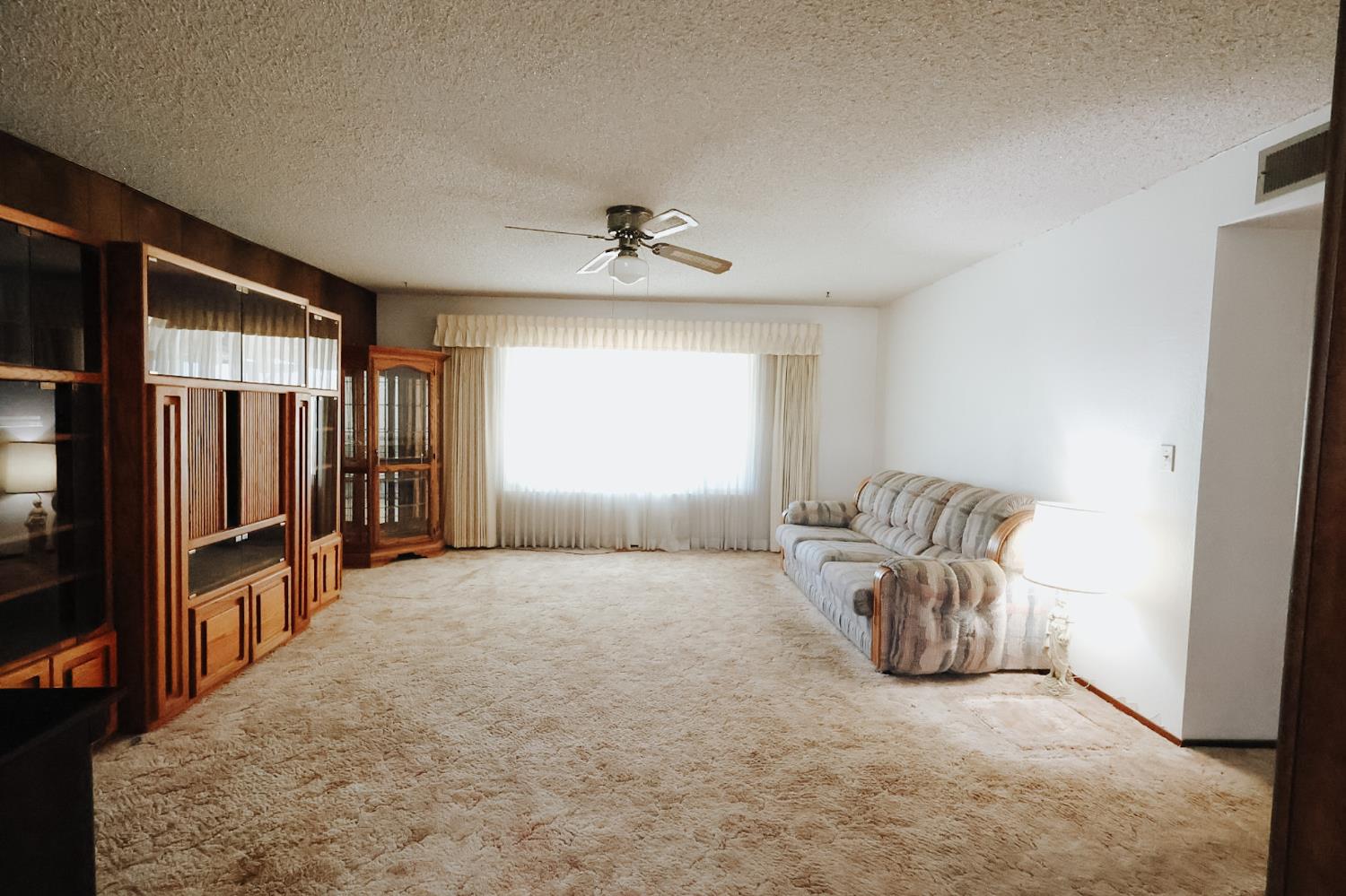 7403 E Alluvial Ave, Clovis, CA 93619