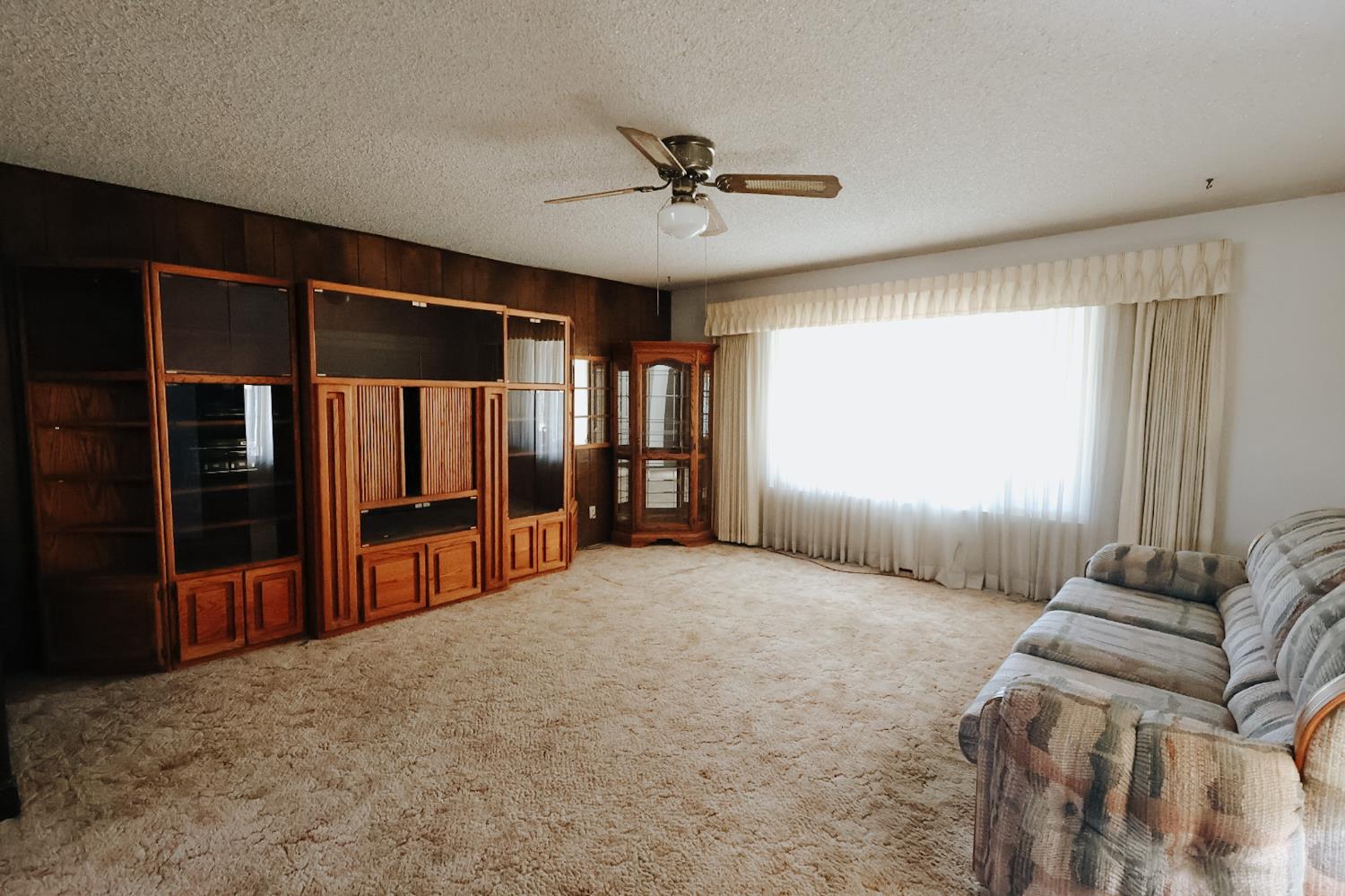 7403 E Alluvial Ave, Clovis, CA 93619