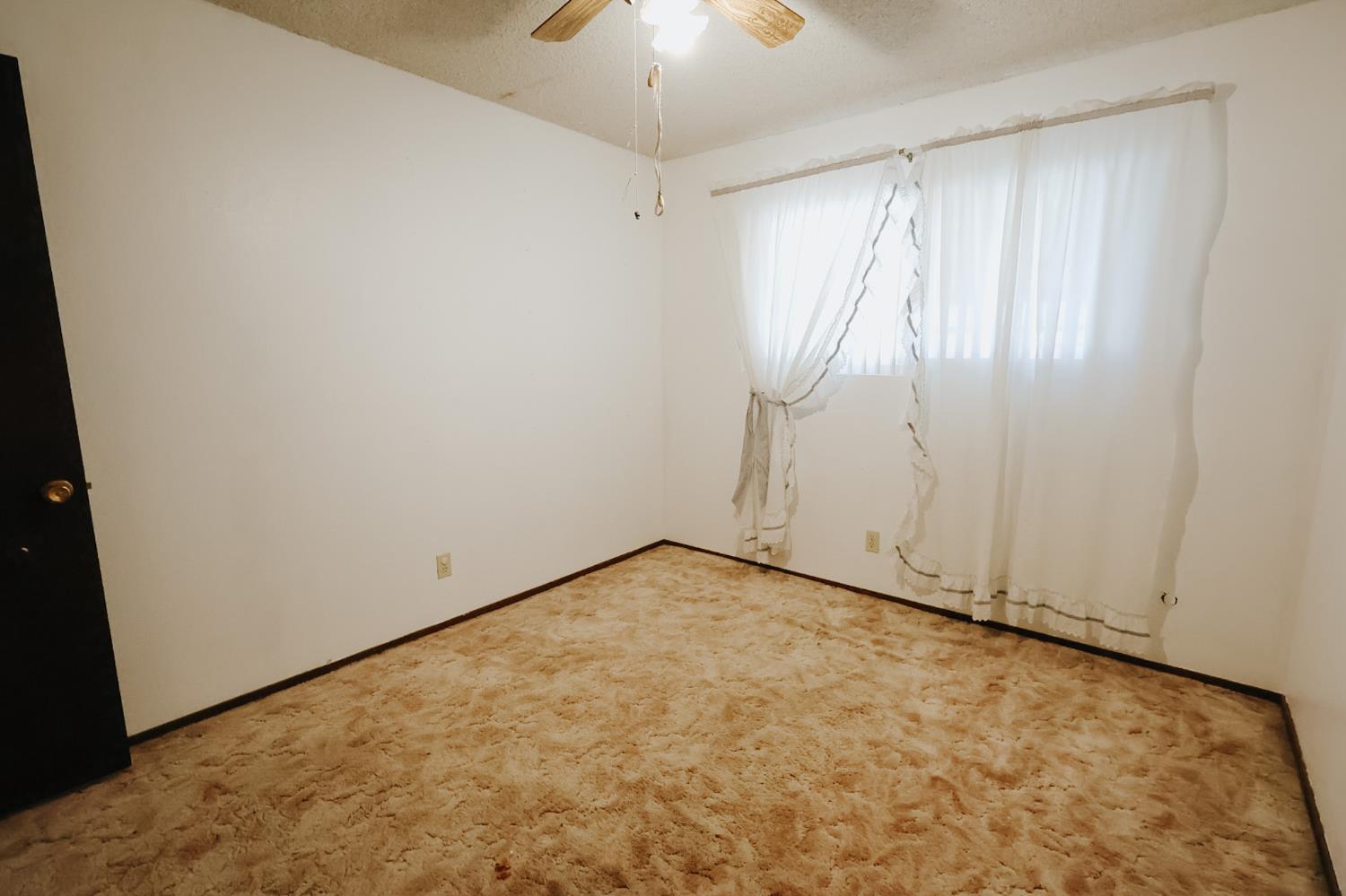 7403 E Alluvial Ave, Clovis, CA 93619