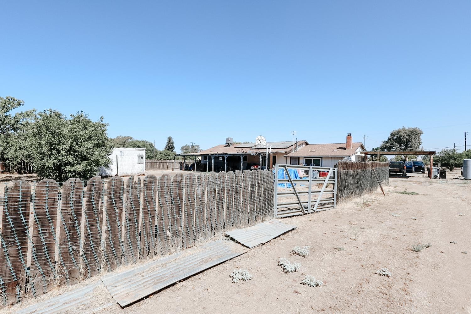 7403 E Alluvial Ave, Clovis, CA 93619