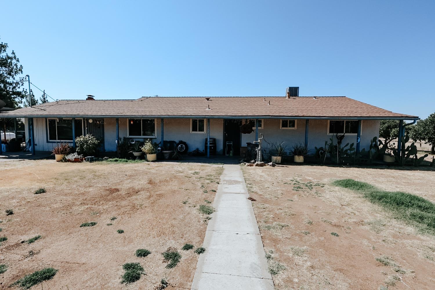 7403 E Alluvial Ave, Clovis, CA 93619