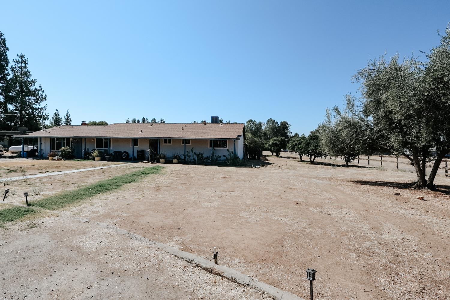 7403 E Alluvial Ave, Clovis, CA 93619