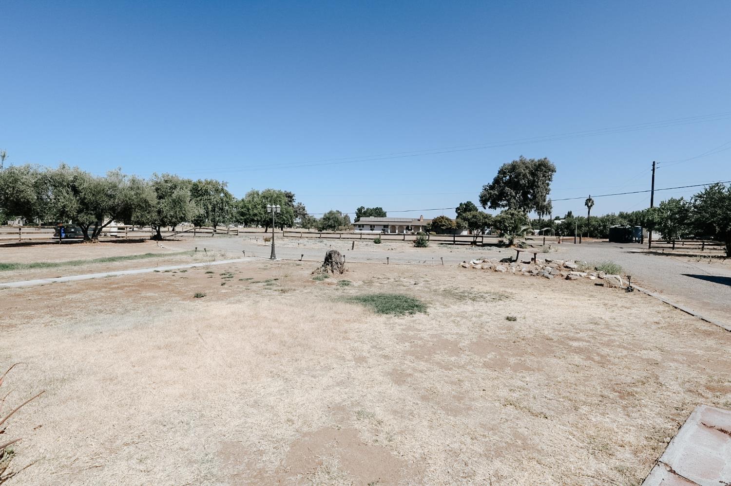 7403 E Alluvial Ave, Clovis, CA 93619