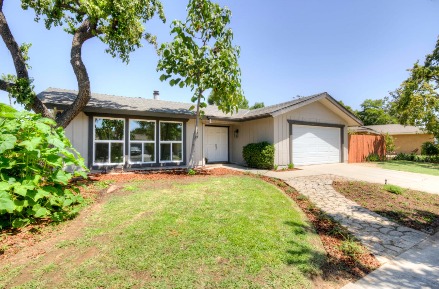 1484 W Indianapolis Ave, Fresno, CA 93705