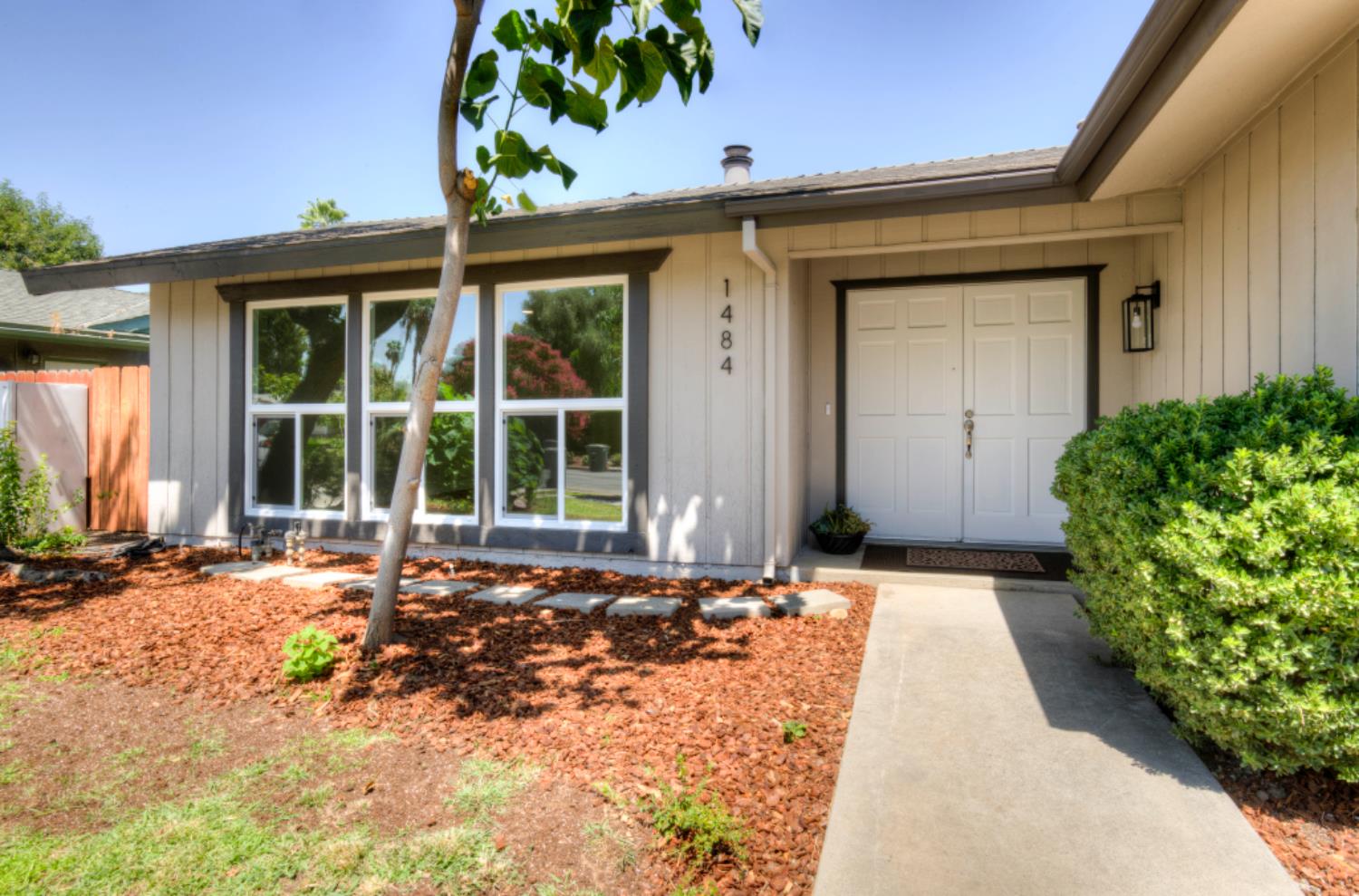 1484 W Indianapolis Ave, Fresno, CA 93705