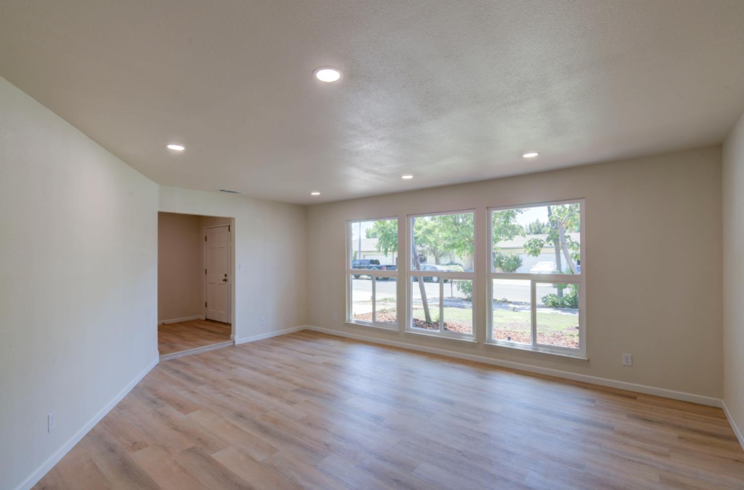 1484 W Indianapolis Ave, Fresno, CA 93705