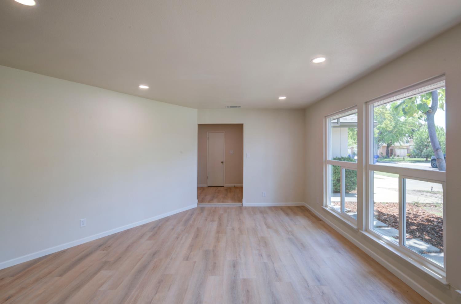 1484 W Indianapolis Ave, Fresno, CA 93705