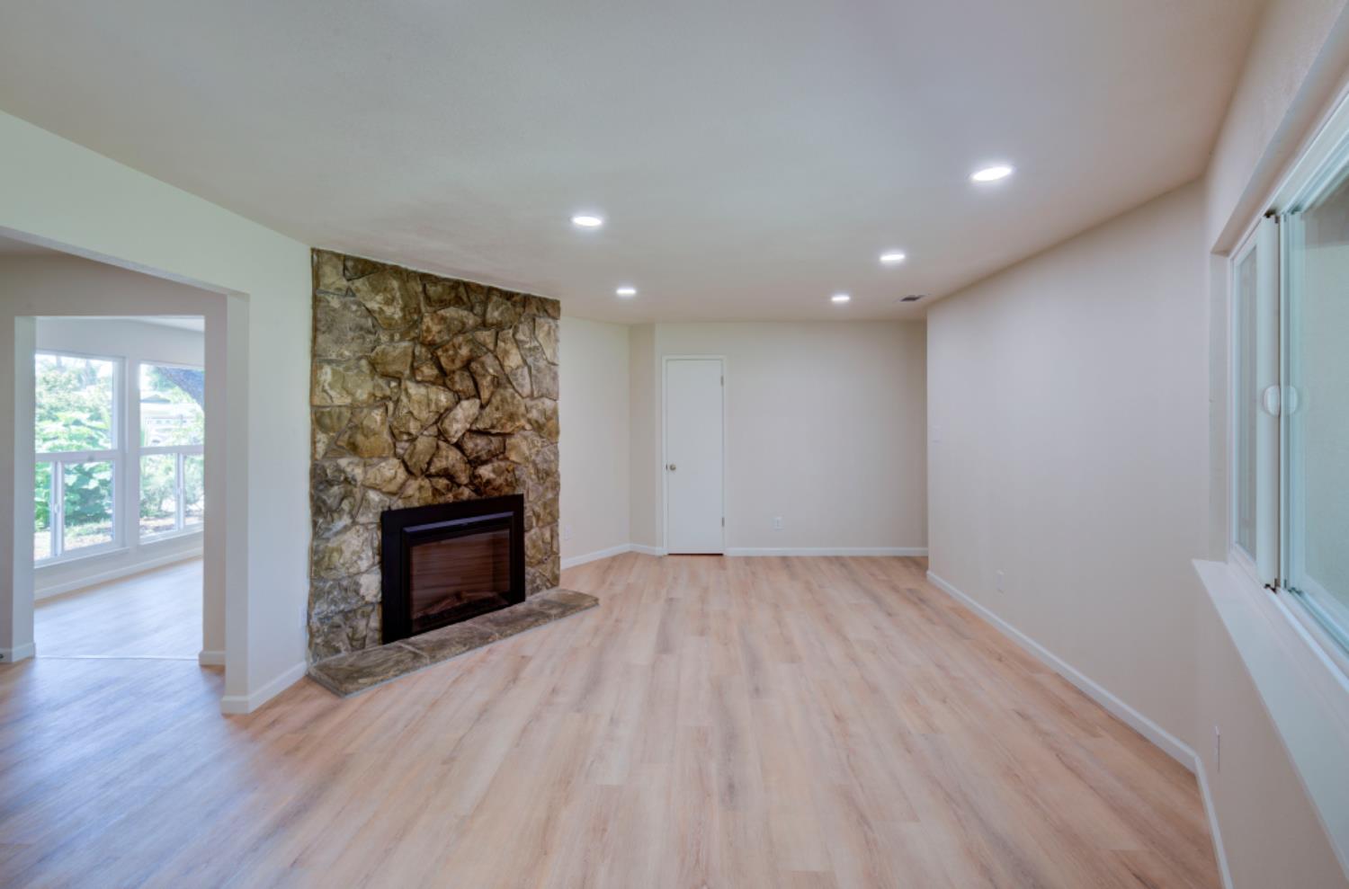 1484 W Indianapolis Ave, Fresno, CA 93705