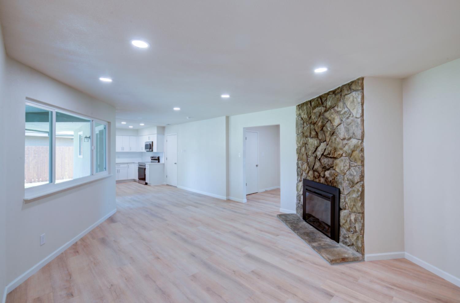 1484 W Indianapolis Ave, Fresno, CA 93705