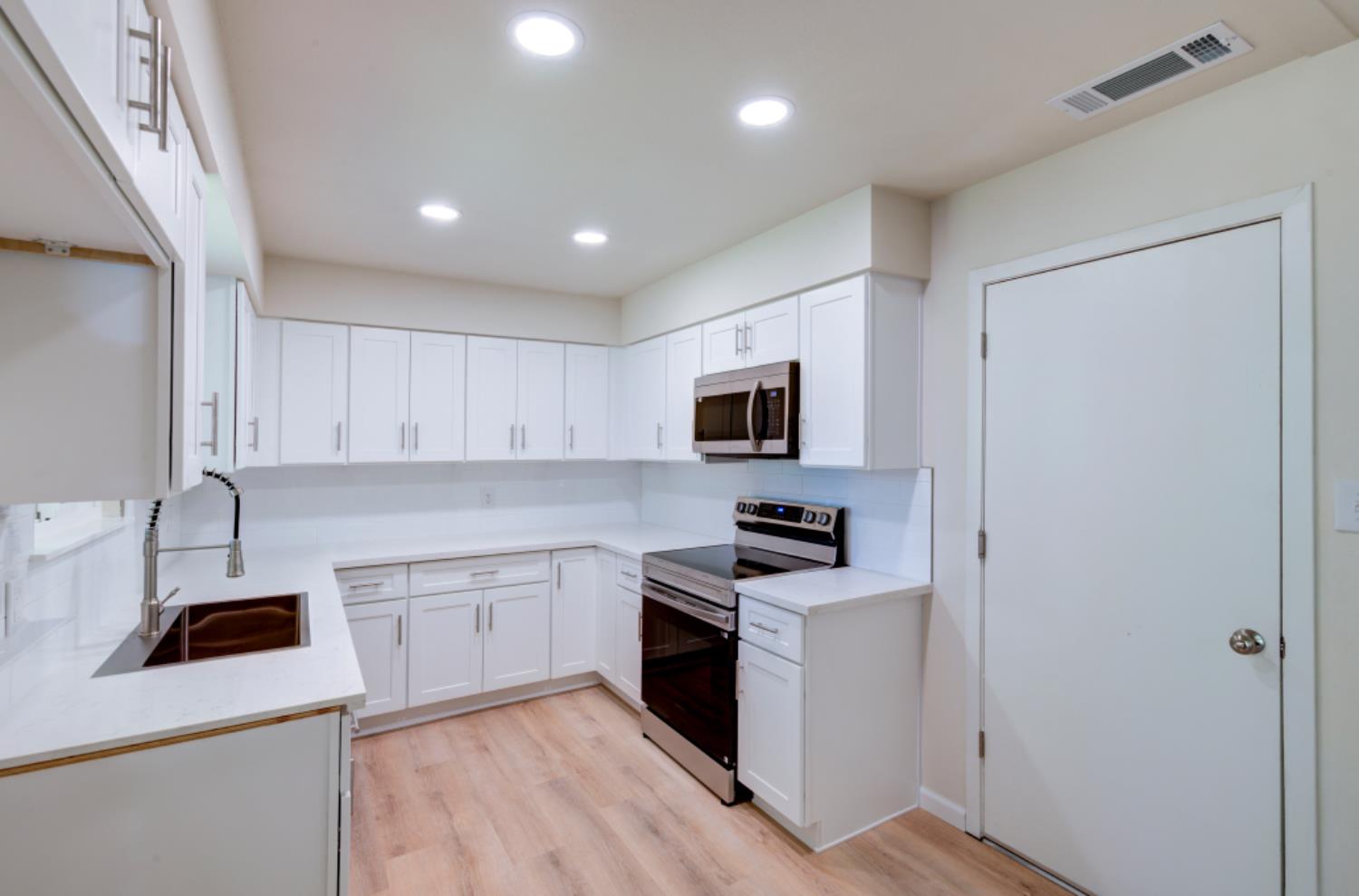 1484 W Indianapolis Ave, Fresno, CA 93705