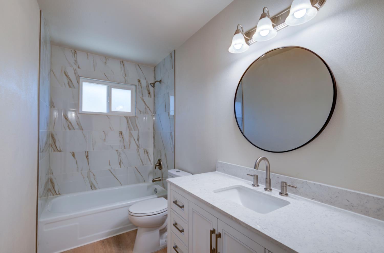 1484 W Indianapolis Ave, Fresno, CA 93705