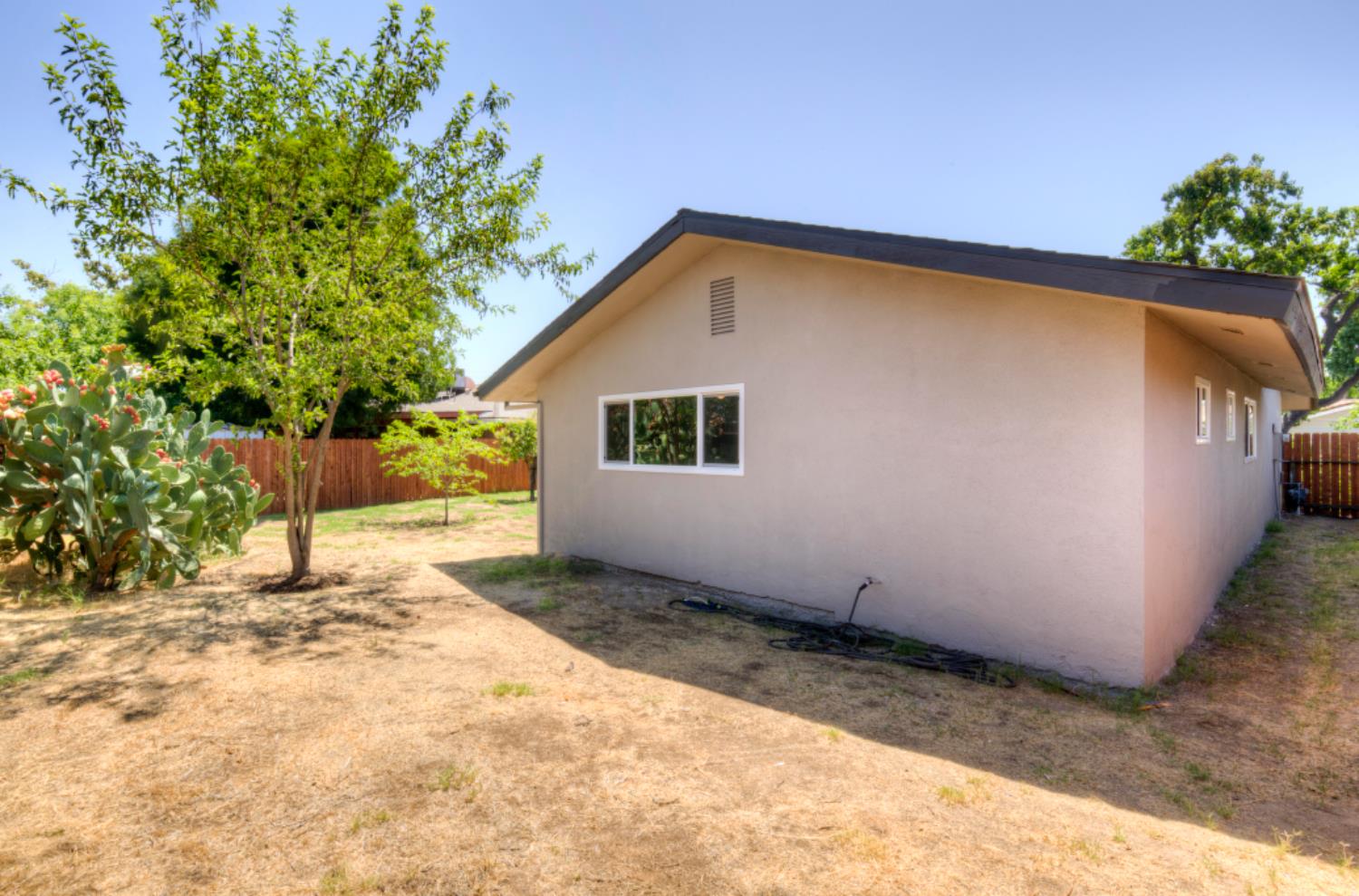 1484 W Indianapolis Ave, Fresno, CA 93705