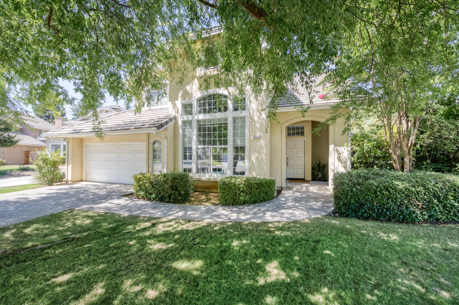 1144 E Province Dr, Fresno, CA 93720