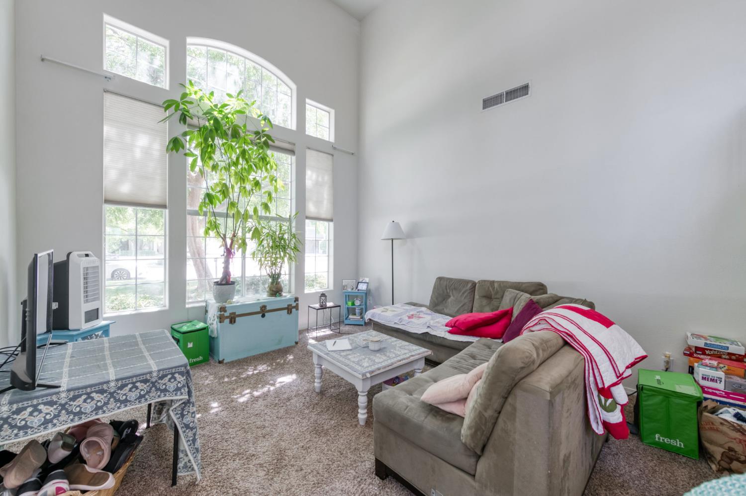 1144 E Province Dr, Fresno, CA 93720