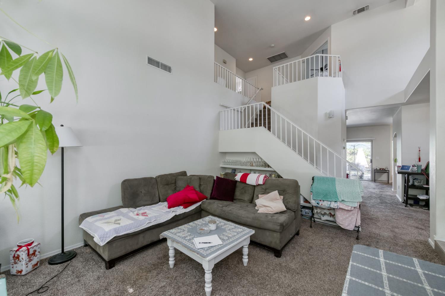 1144 E Province Dr, Fresno, CA 93720