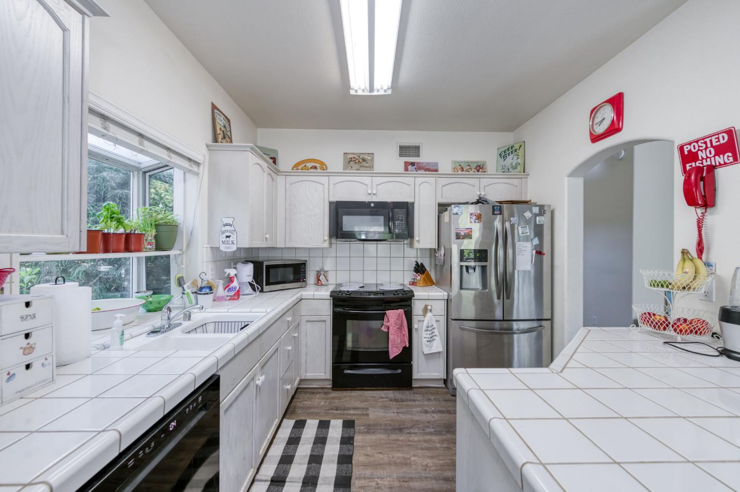 1144 E Province Dr, Fresno, CA 93720