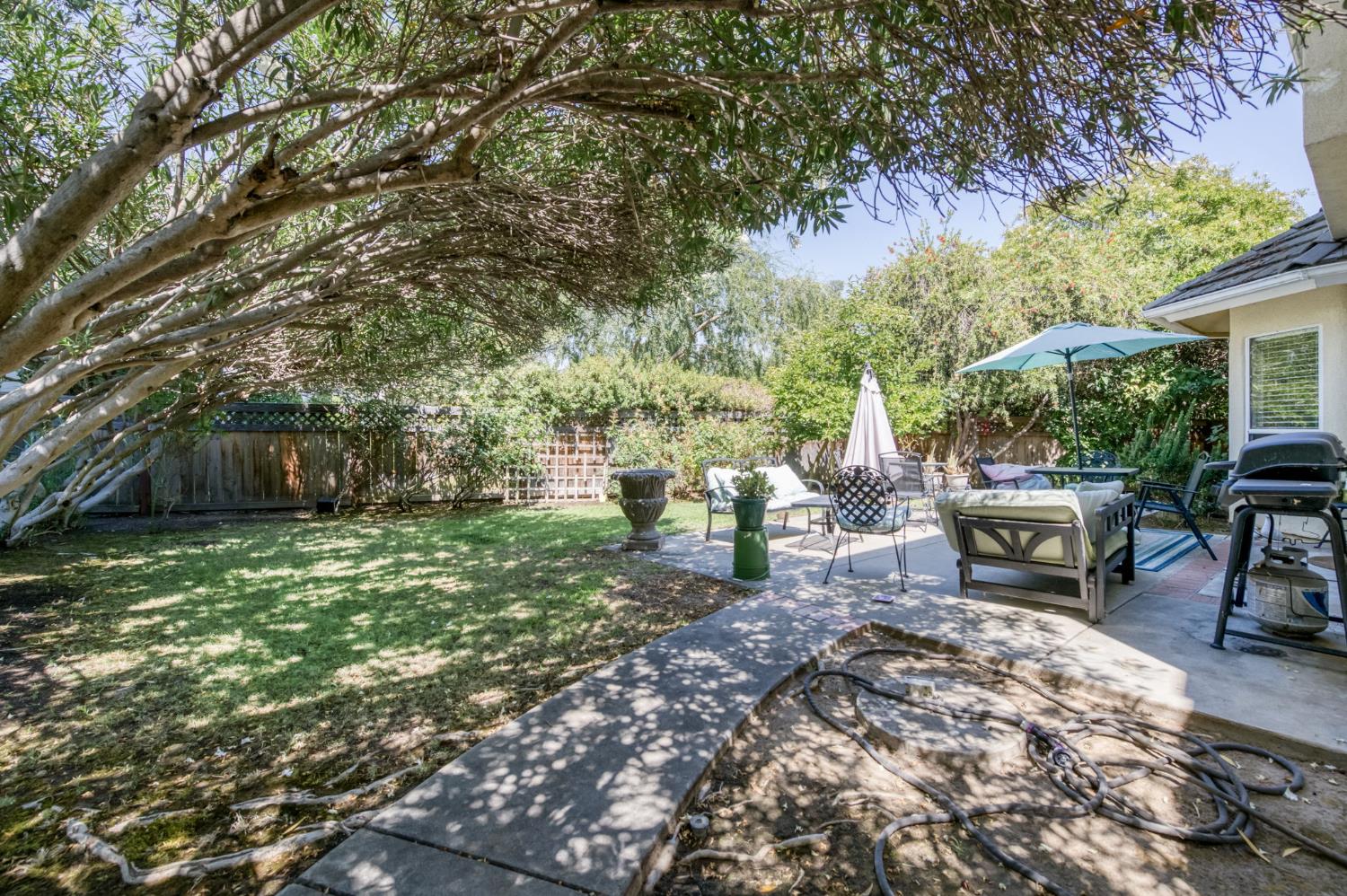 1144 E Province Dr, Fresno, CA 93720