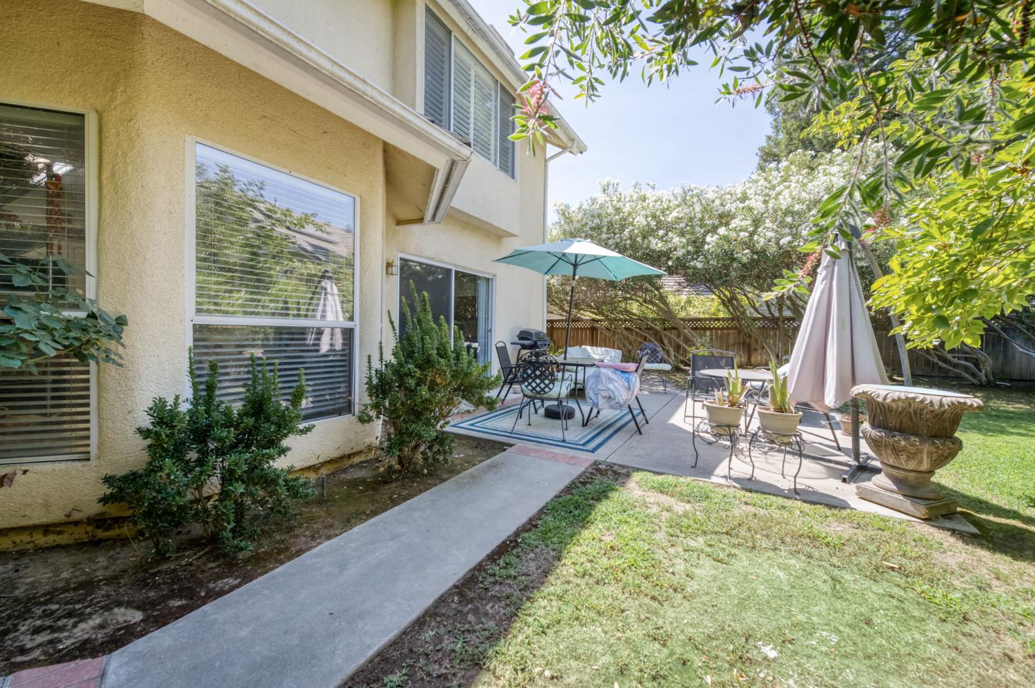 1144 E Province Dr, Fresno, CA 93720