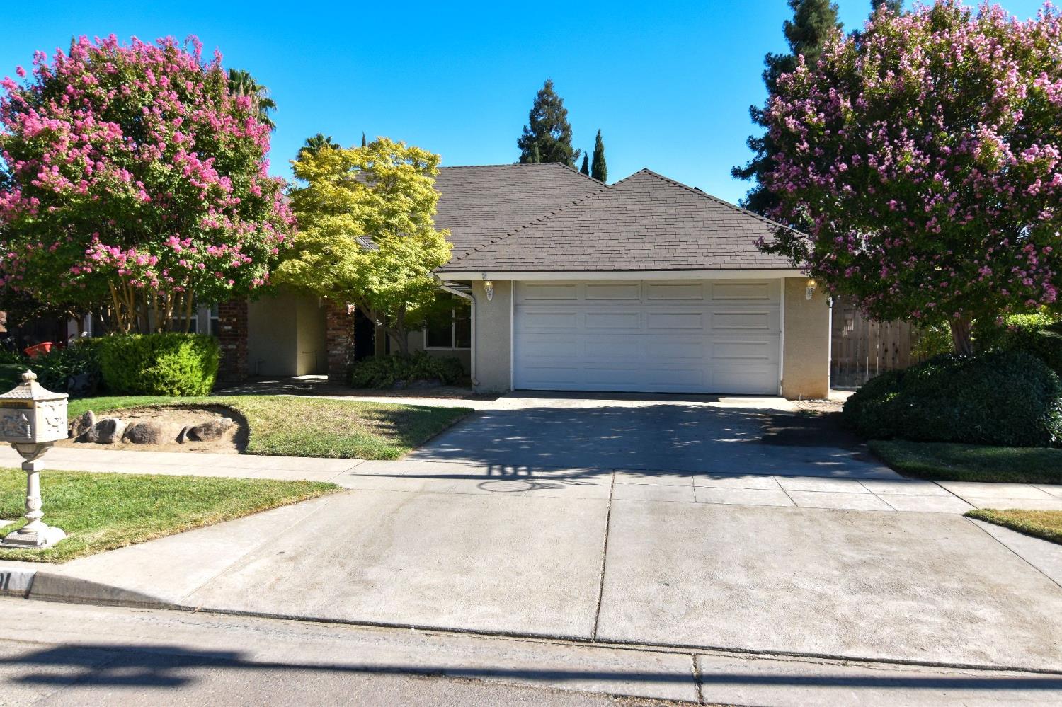 1301 E Cromwell Ave, Fresno, CA 93720