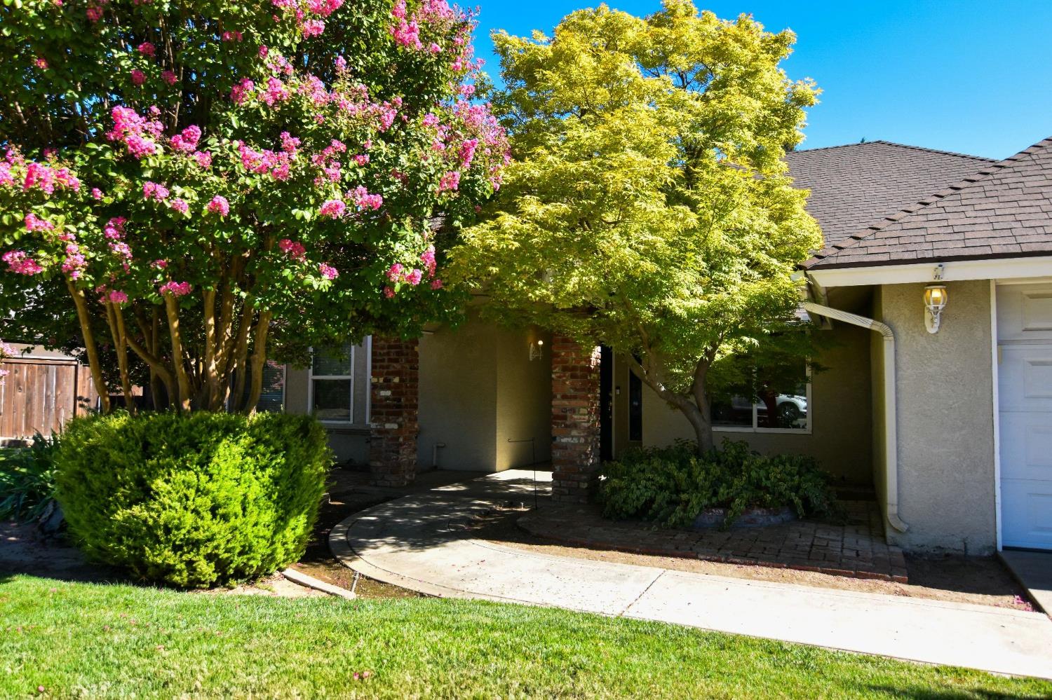 1301 E Cromwell Ave, Fresno, CA 93720