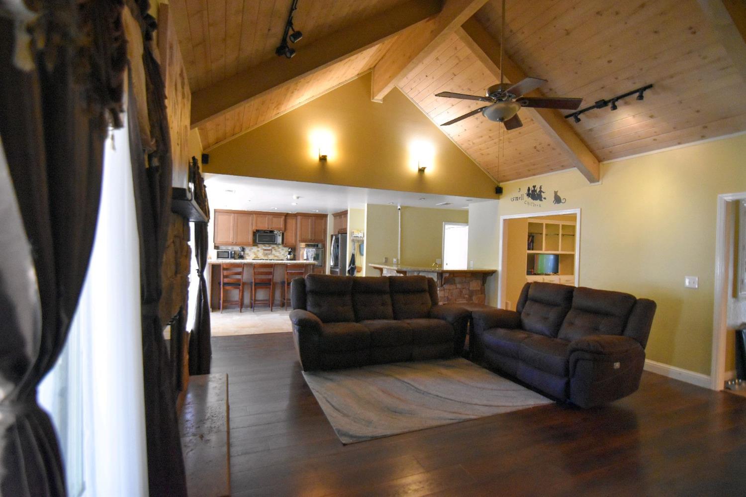 1301 E Cromwell Ave, Fresno, CA 93720